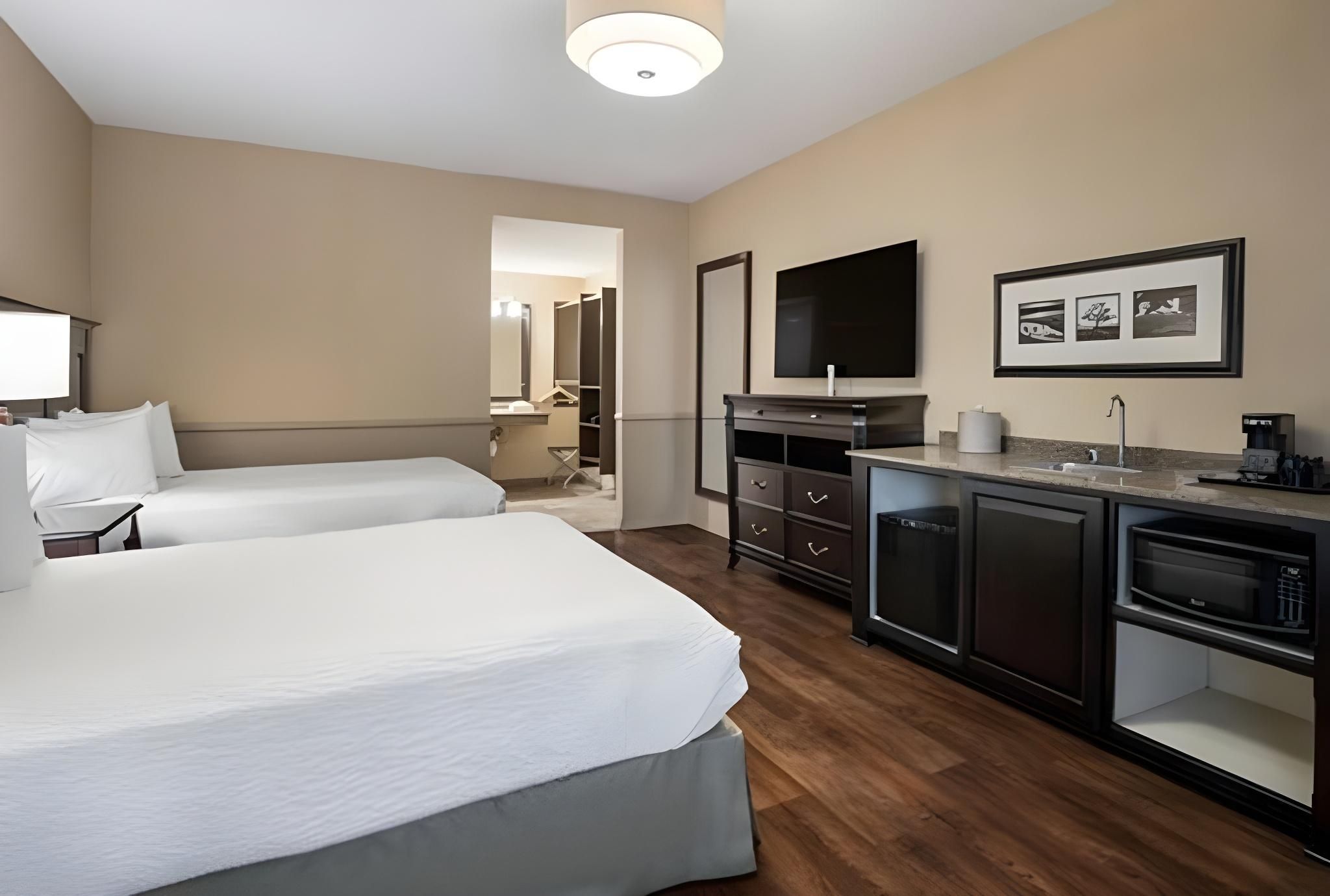 Accessible - 2 Queen,Mobility Accessible,Bathtub,Non Smoking,Full Breakfast