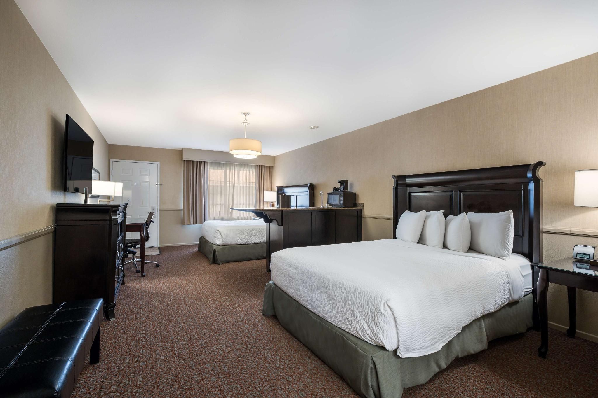 2 queen beds, nonsmoking