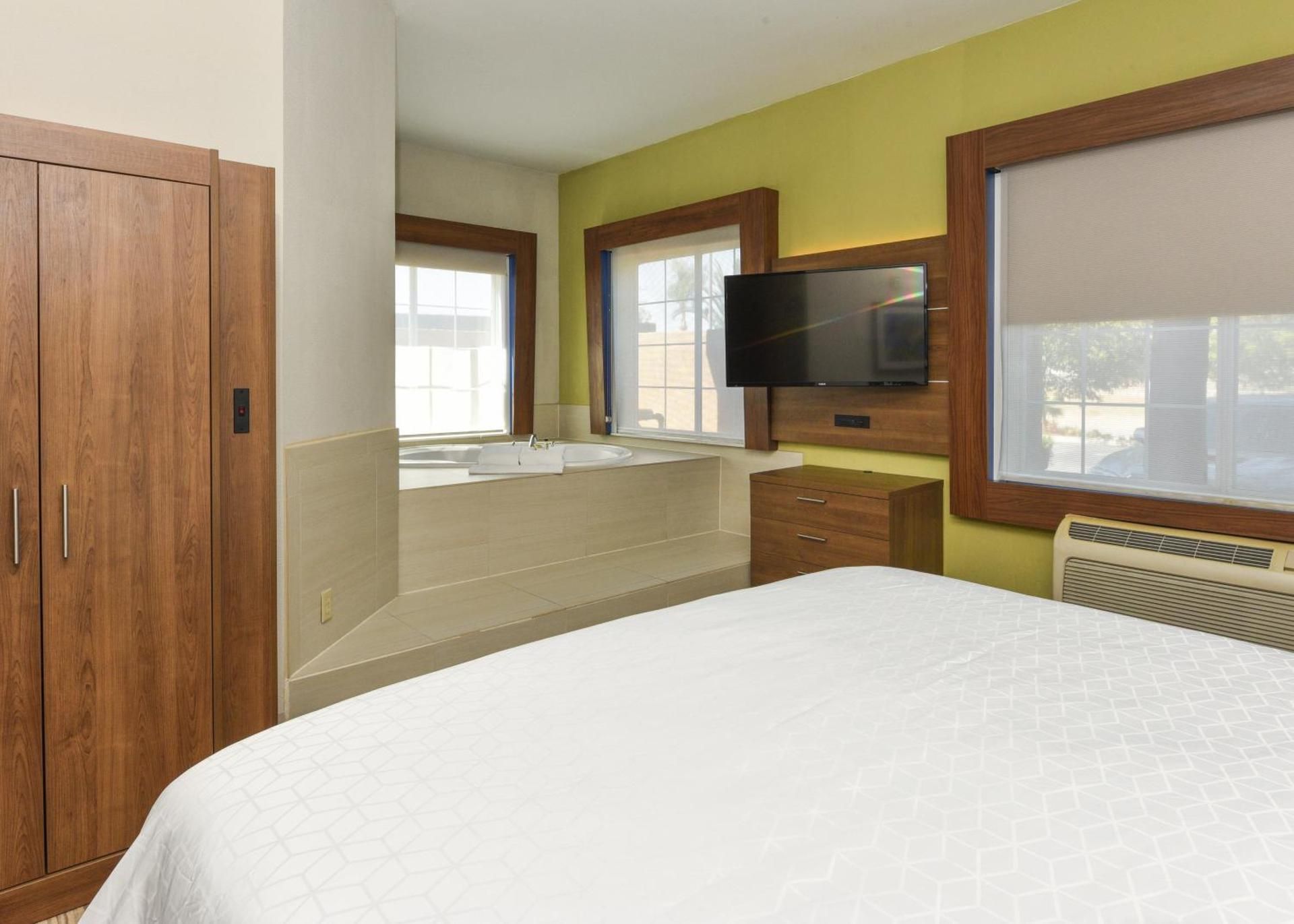 King Room with Jetted Tub