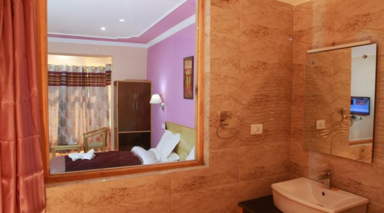 Hotel Royal Holiday DLX M (Deluxe Double or Twin Bed with mountain view) 5