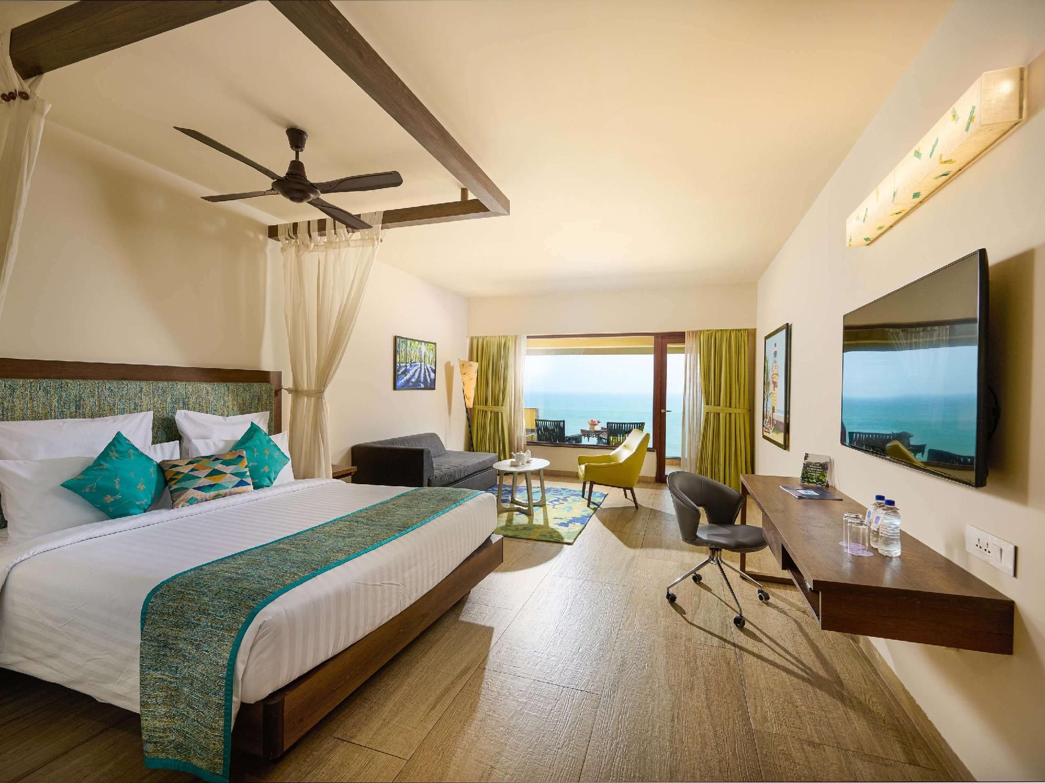 Deluxe Room with 1 Queen Bed, Panoramic view of Ocean with Balcony