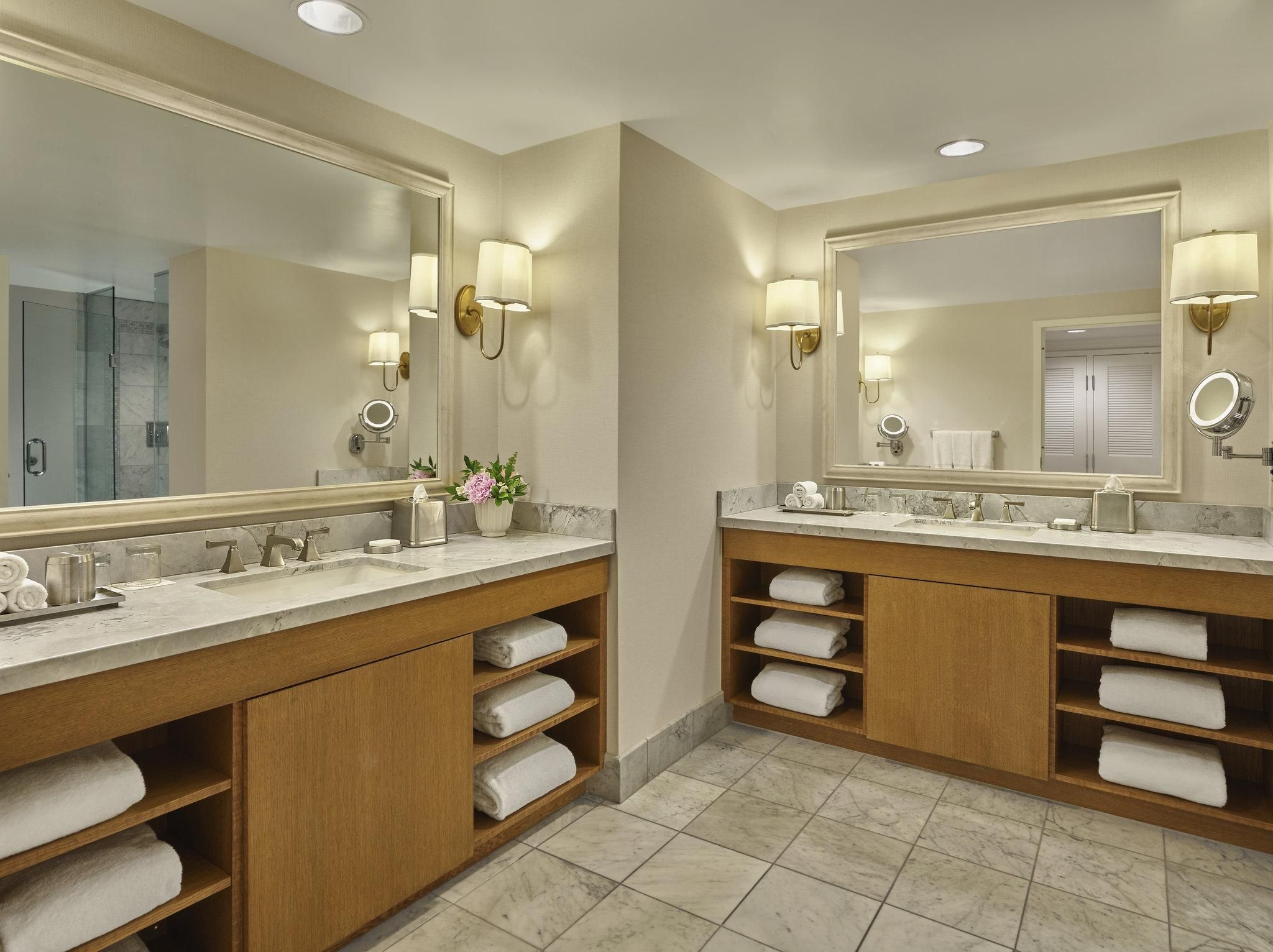 Vice Presidential King Suite