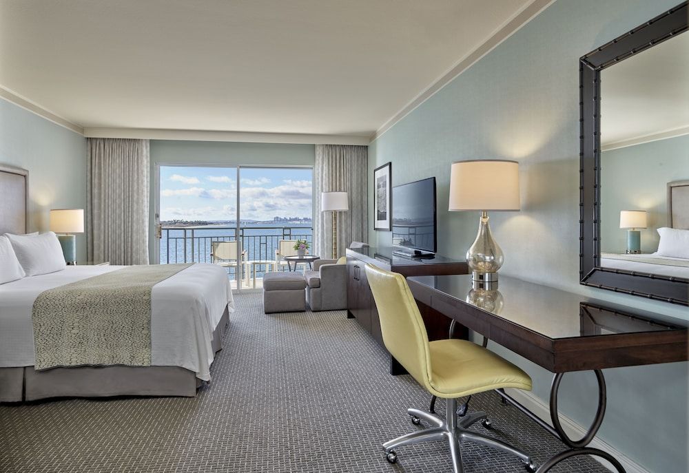Room, 1 King Bed (Coastal View)