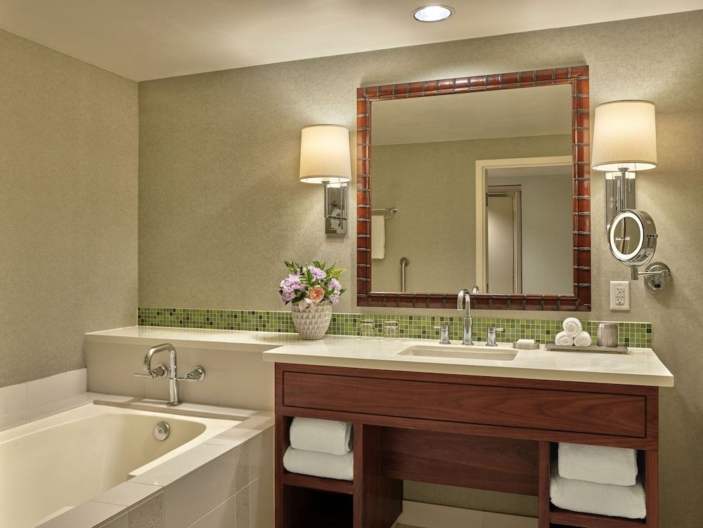 Loews Coronado Bay Resort Room, 1 King Bed (Partial Bay View) 3