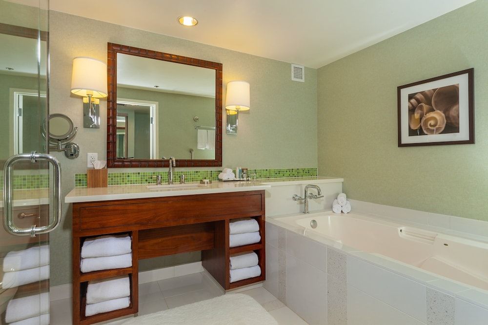 Loews Coronado Bay Resort Room, 1 King Bed (Partial Bay View) 4