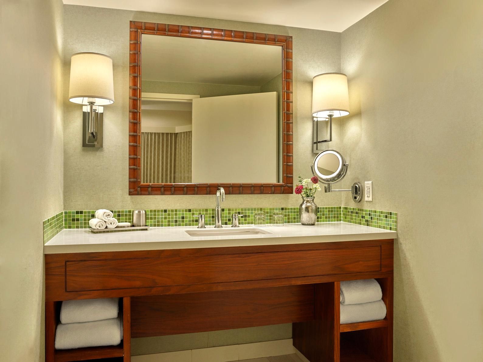 Resort View King Mobility/Hearing Accessible Roll-in Shower