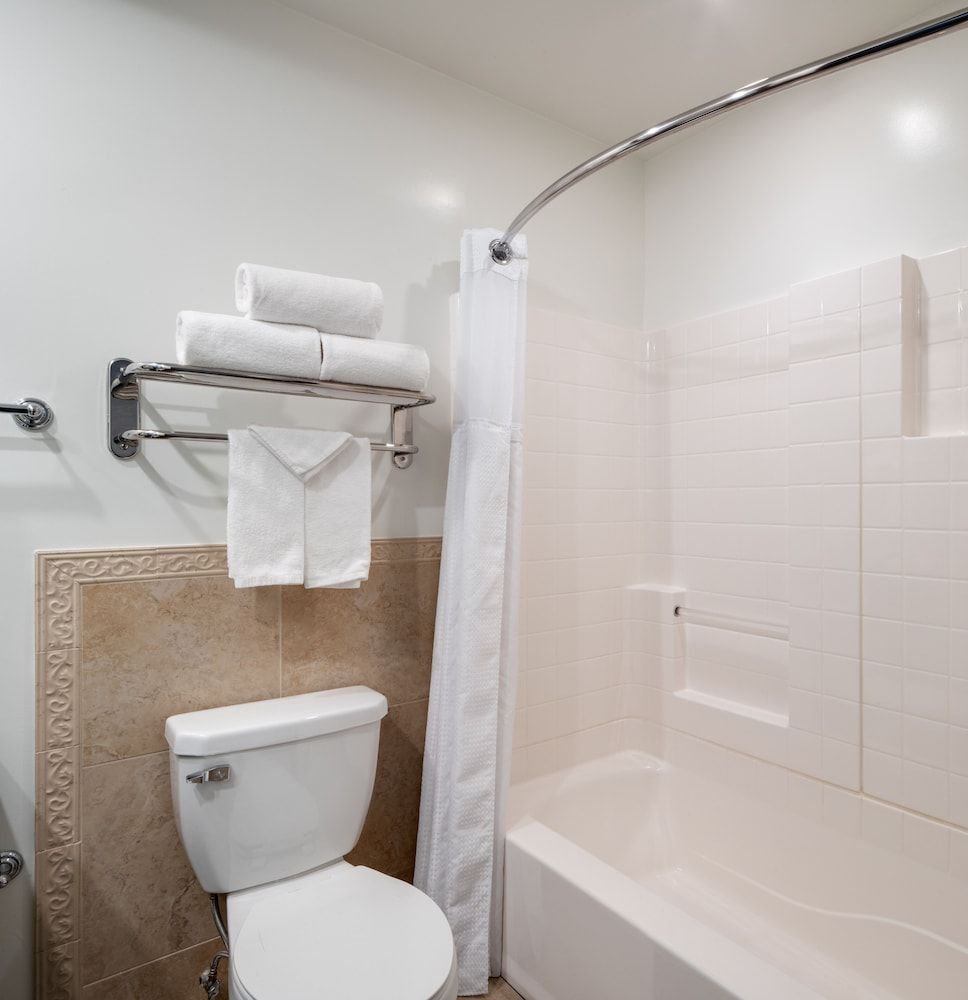 Ayres Hotel Costa Mesa/Newport Beach One Bedroom King Suite 4