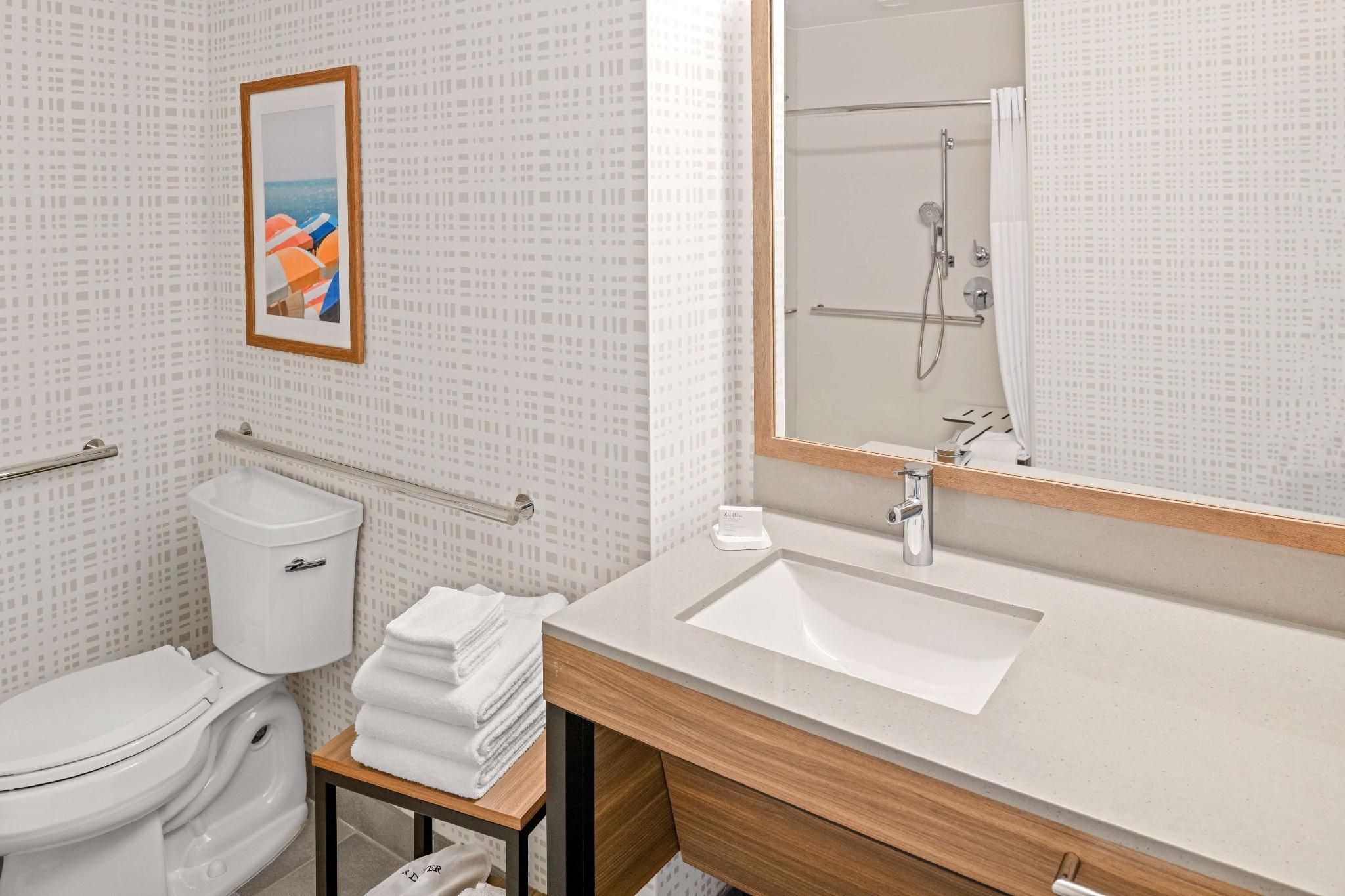 2 QUEEN BEDS MOBILITY ACCESSIBLE BATHTUB