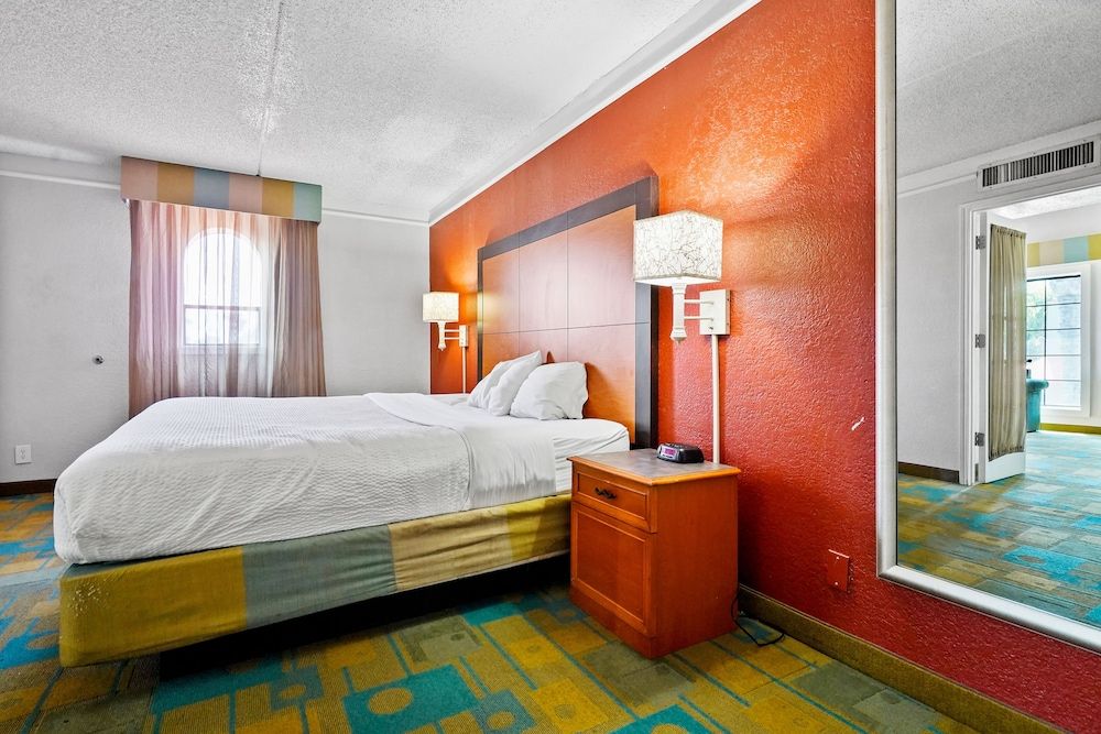 Deluxe Room, 1 King Bed, Non Smoking