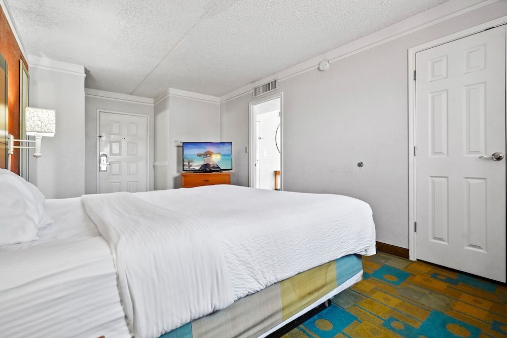 Room, 1 King Bed, Accessible, Non Smoking (Mobility/Hearing Impaired Accessible)