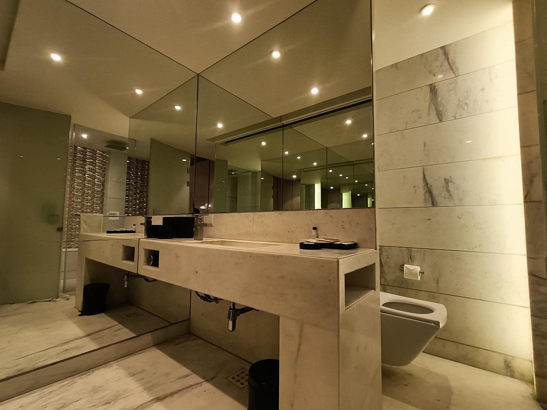 BOULEVARD by Design Hotel  Standard King Room Non Smoking 18