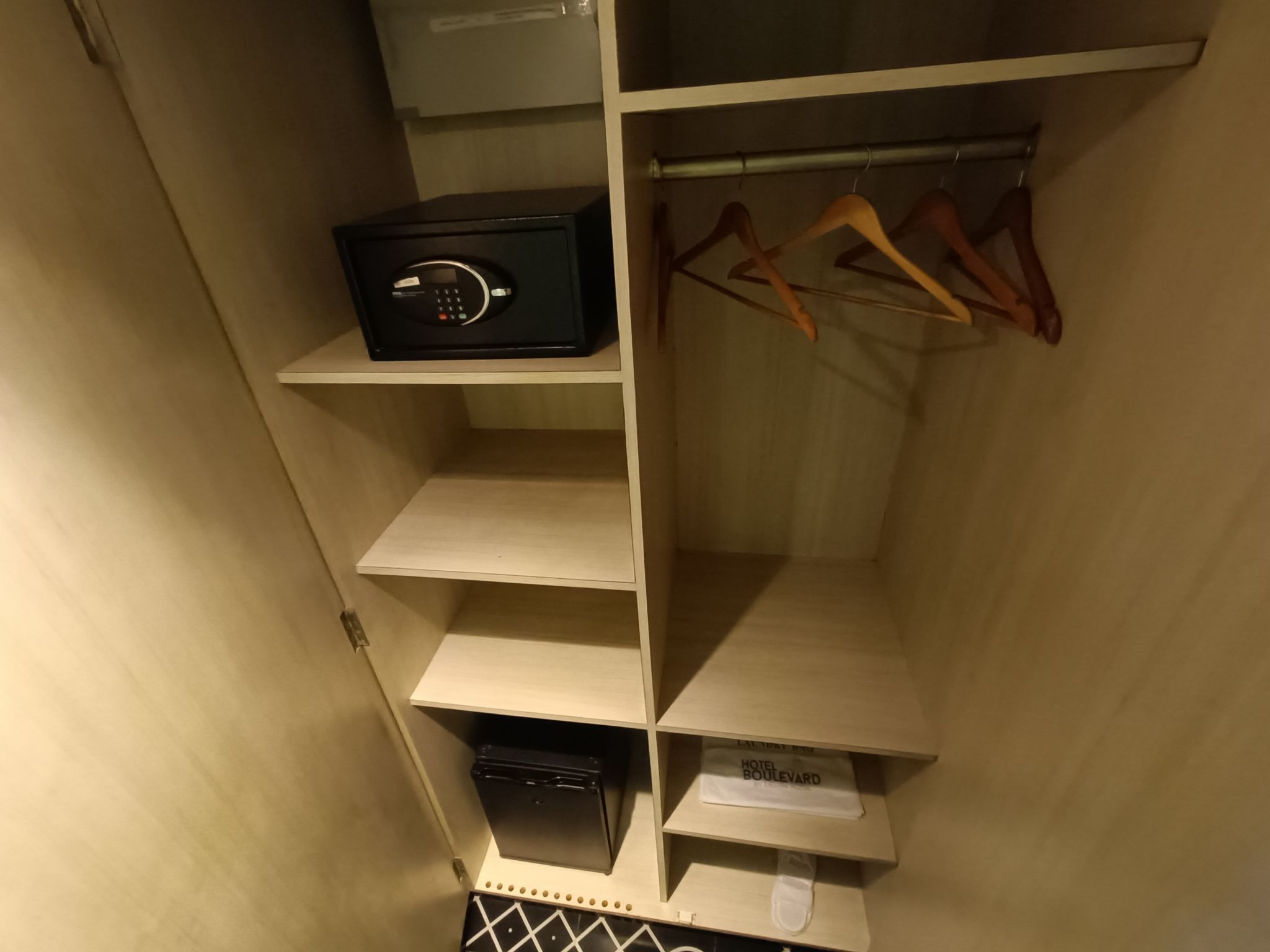 BOULEVARD by Design Hotel  Deluxe King Room Non Smoking 18