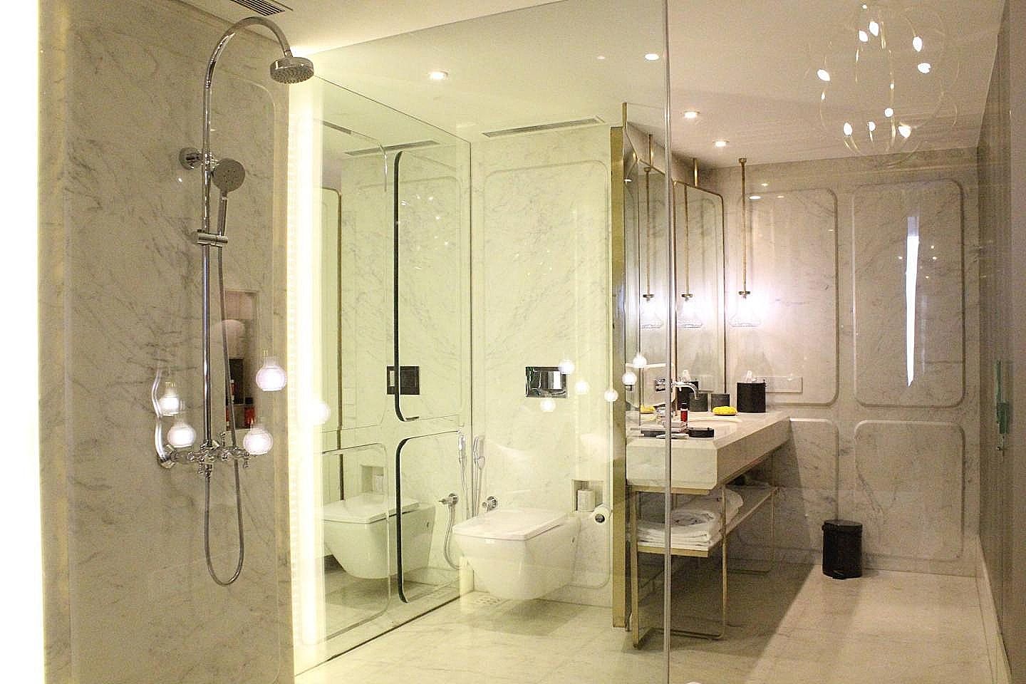 BOULEVARD by Design Hotel  Deluxe King Room Non Smoking 9