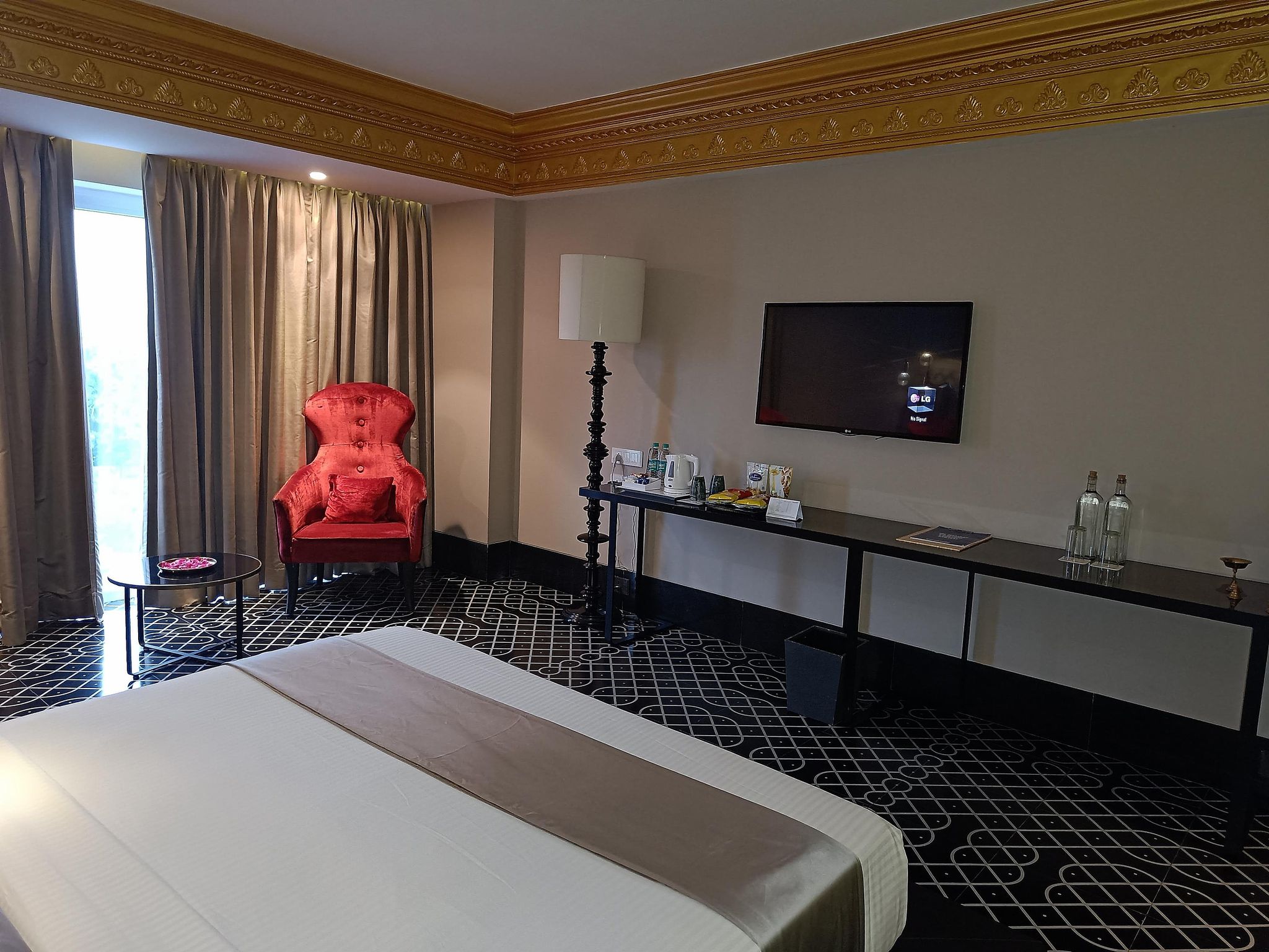 BOULEVARD by Design Hotel  Deluxe King Room Non Smoking 15