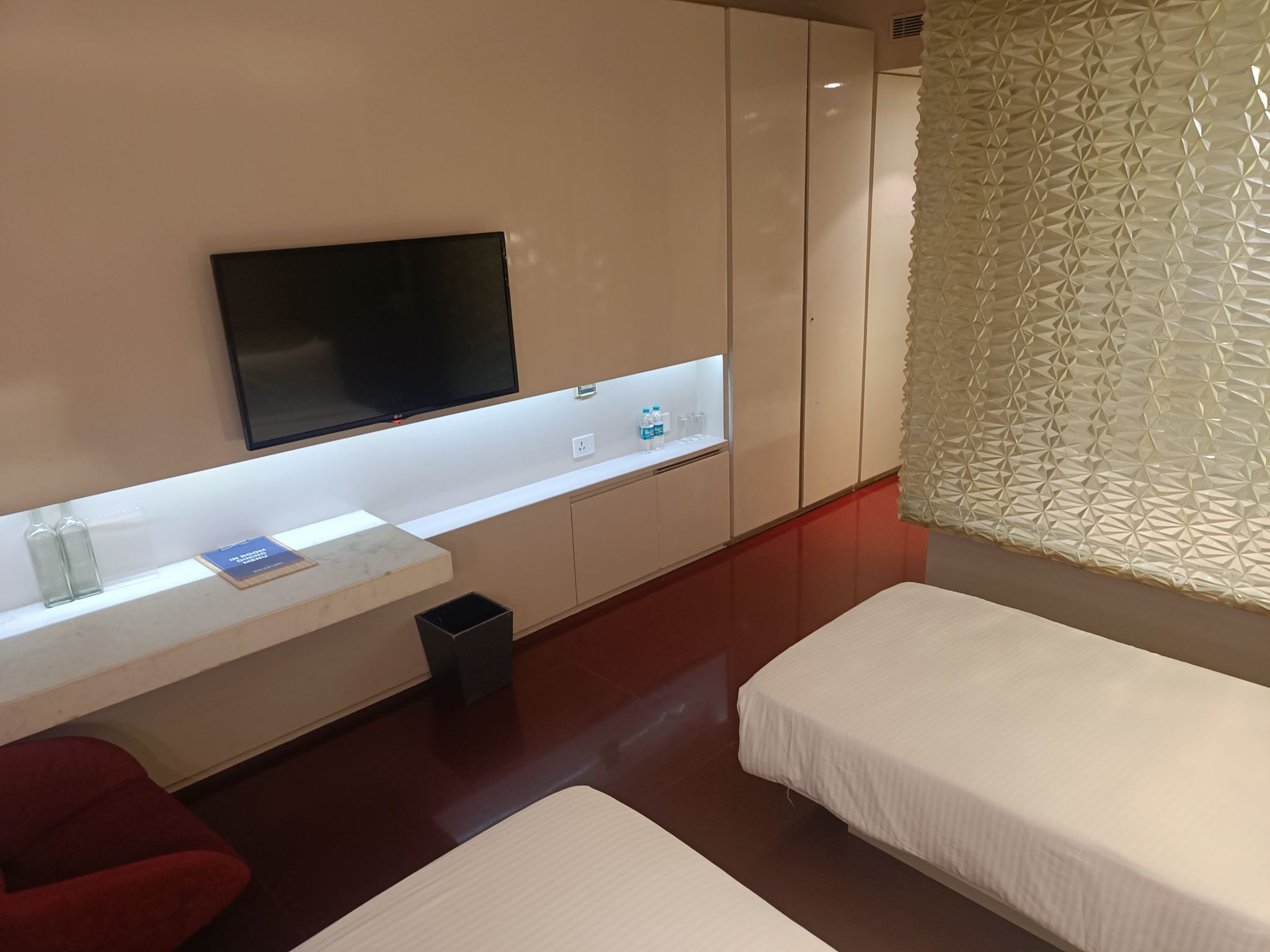 BOULEVARD by Design Hotel  Standard King Room Non Smoking 17