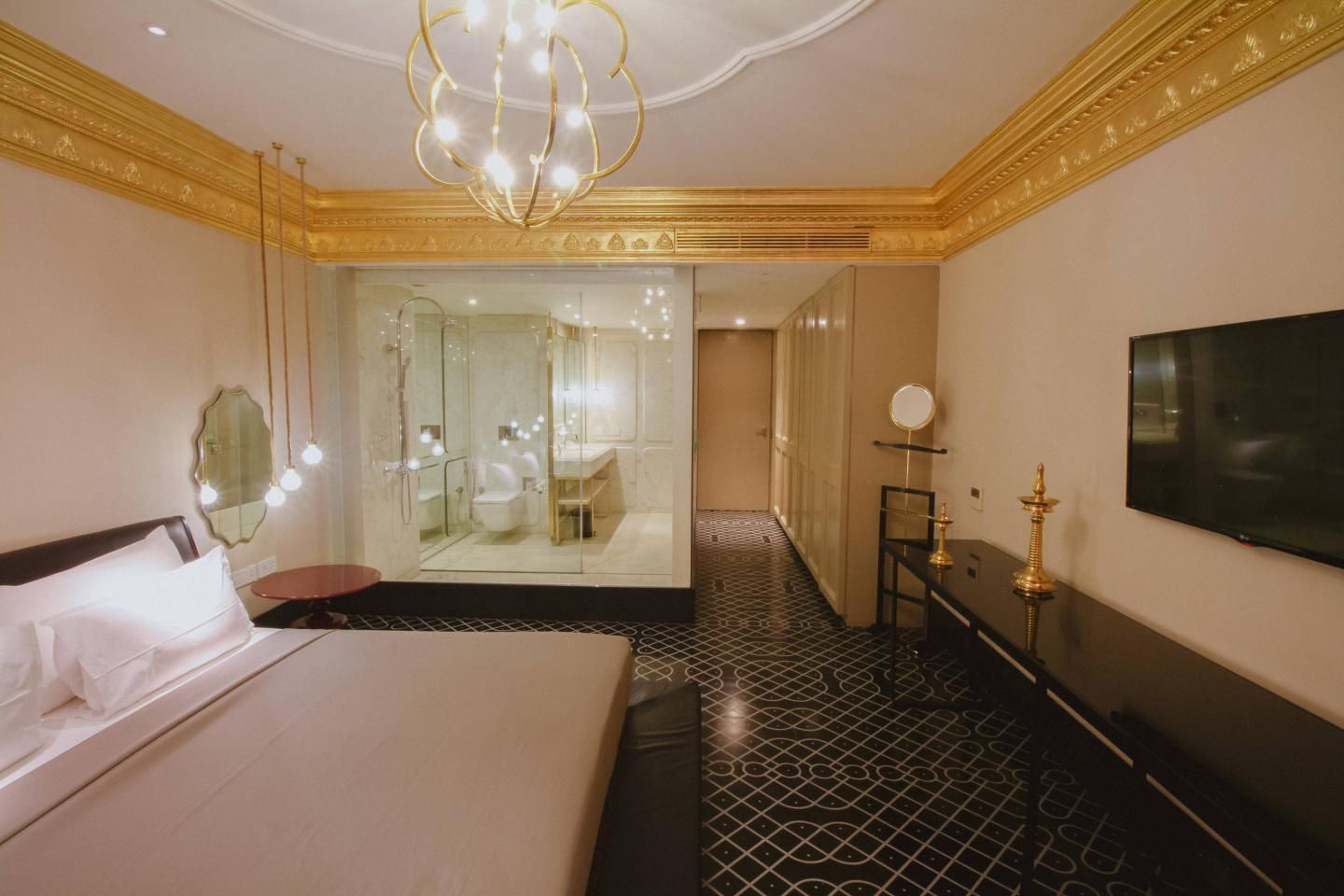 BOULEVARD by Design Hotel  Deluxe King Room Non Smoking 14