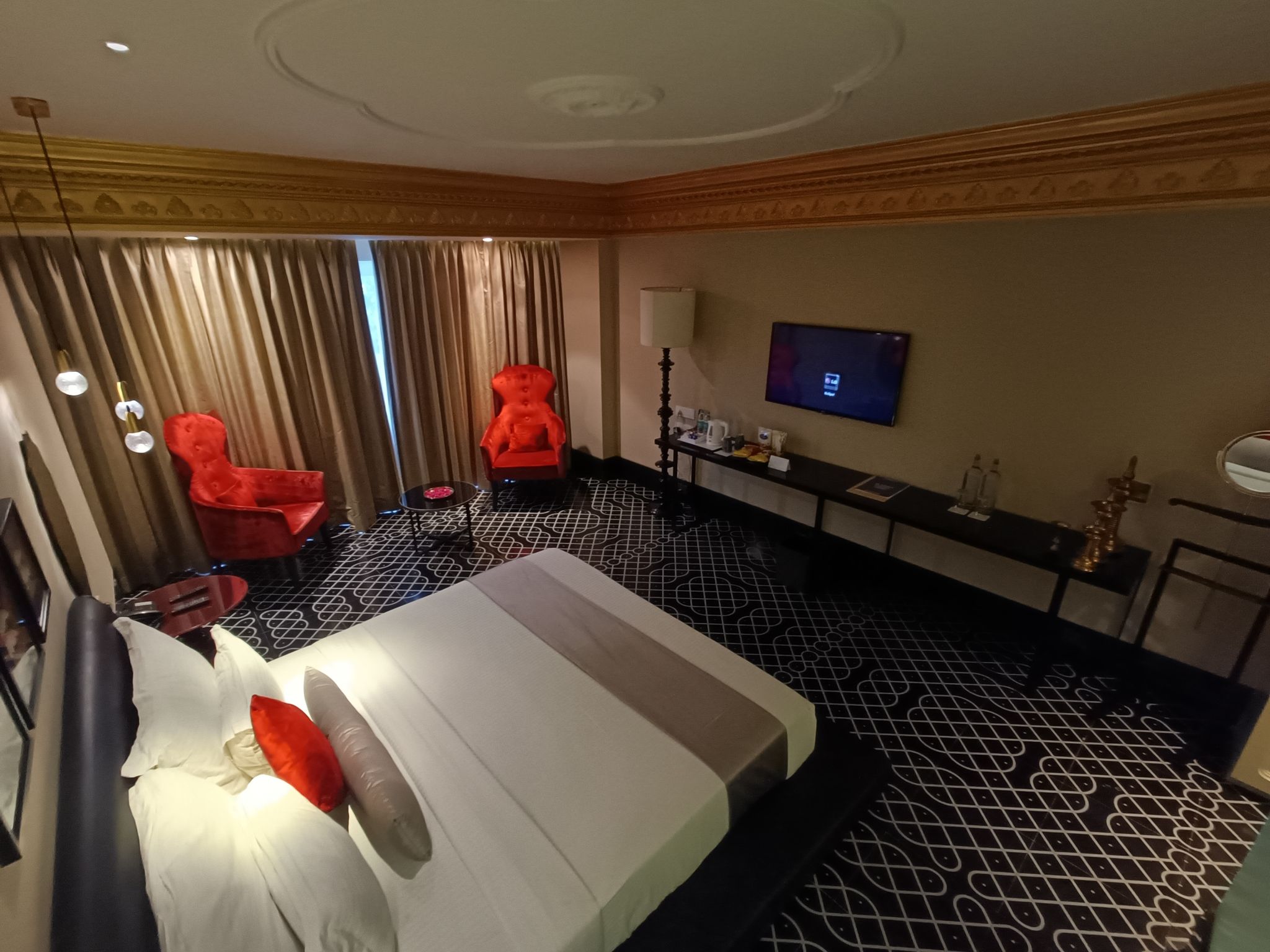 BOULEVARD by Design Hotel  Deluxe King Room Non Smoking 5