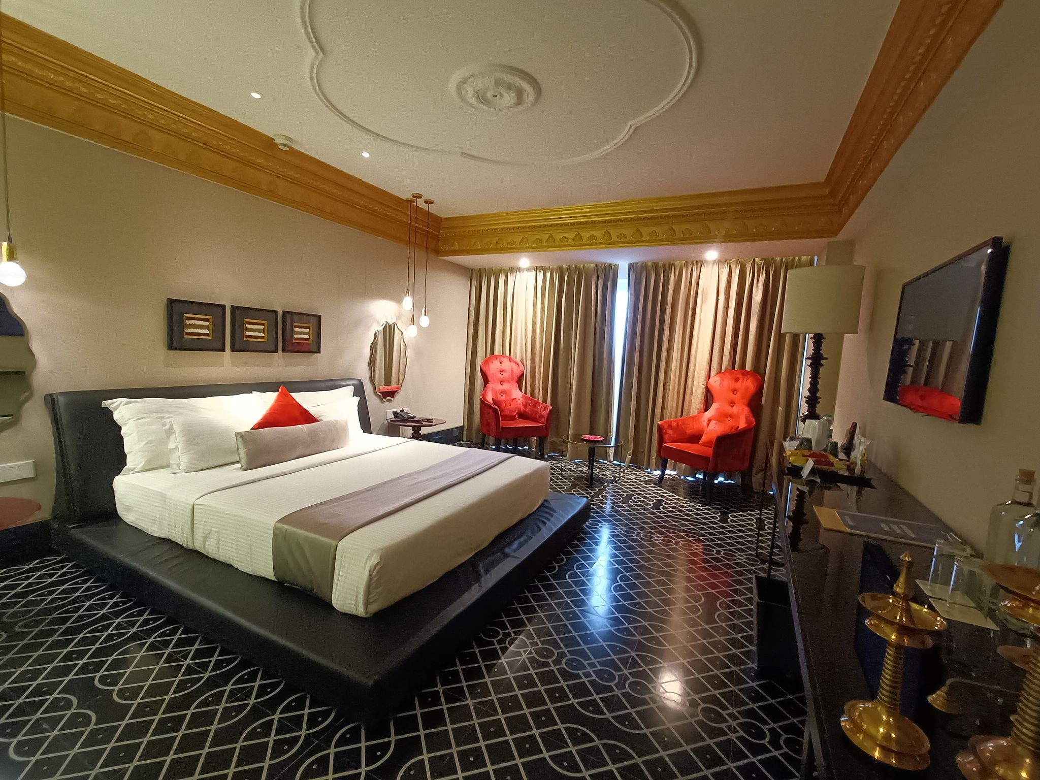 BOULEVARD by Design Hotel  Deluxe King Room Non Smoking 2