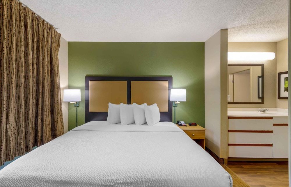 Deluxe Studio, 1 King Bed with Sofa bed, Non Smoking