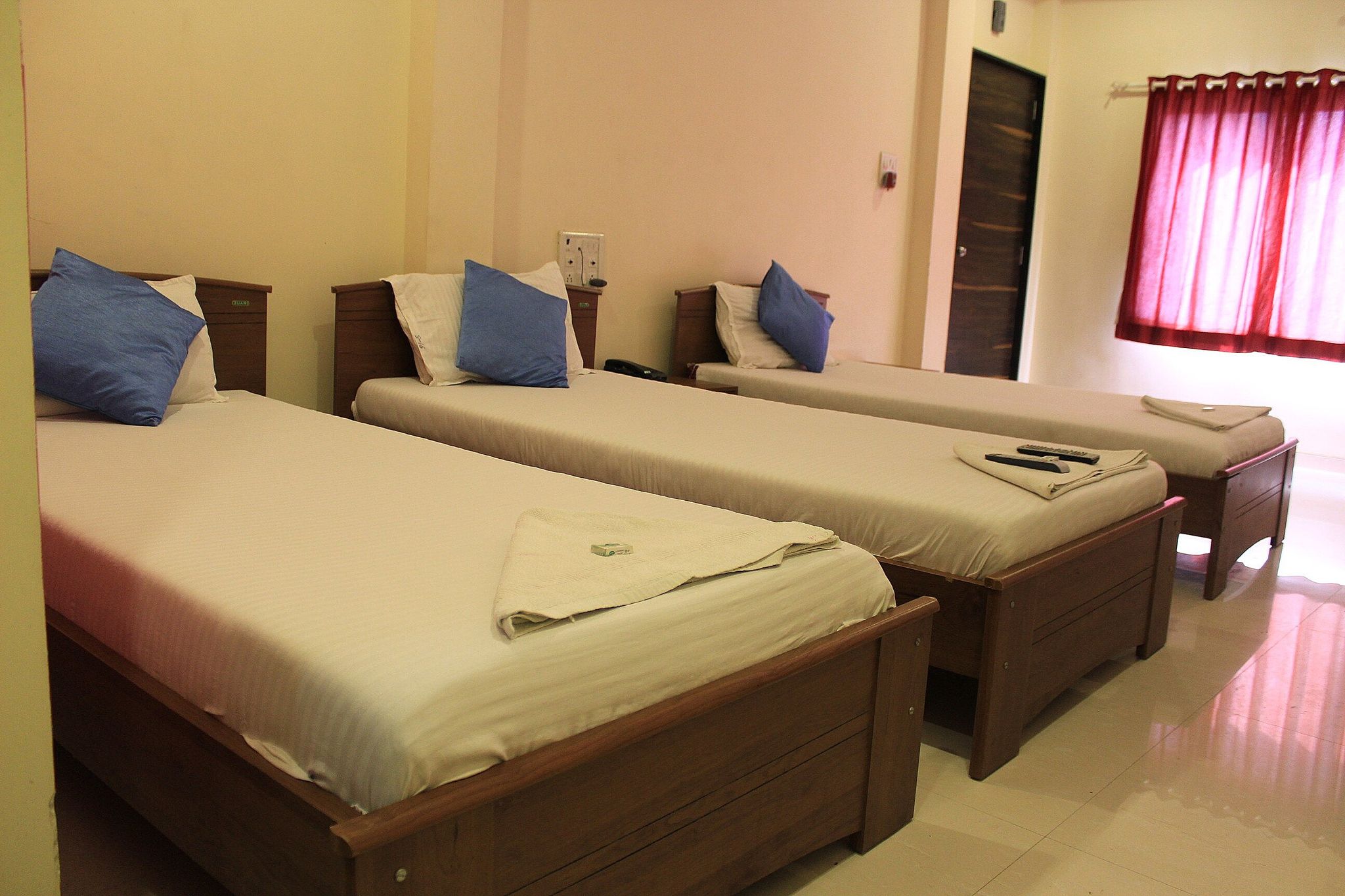 deluxe quadruple Room