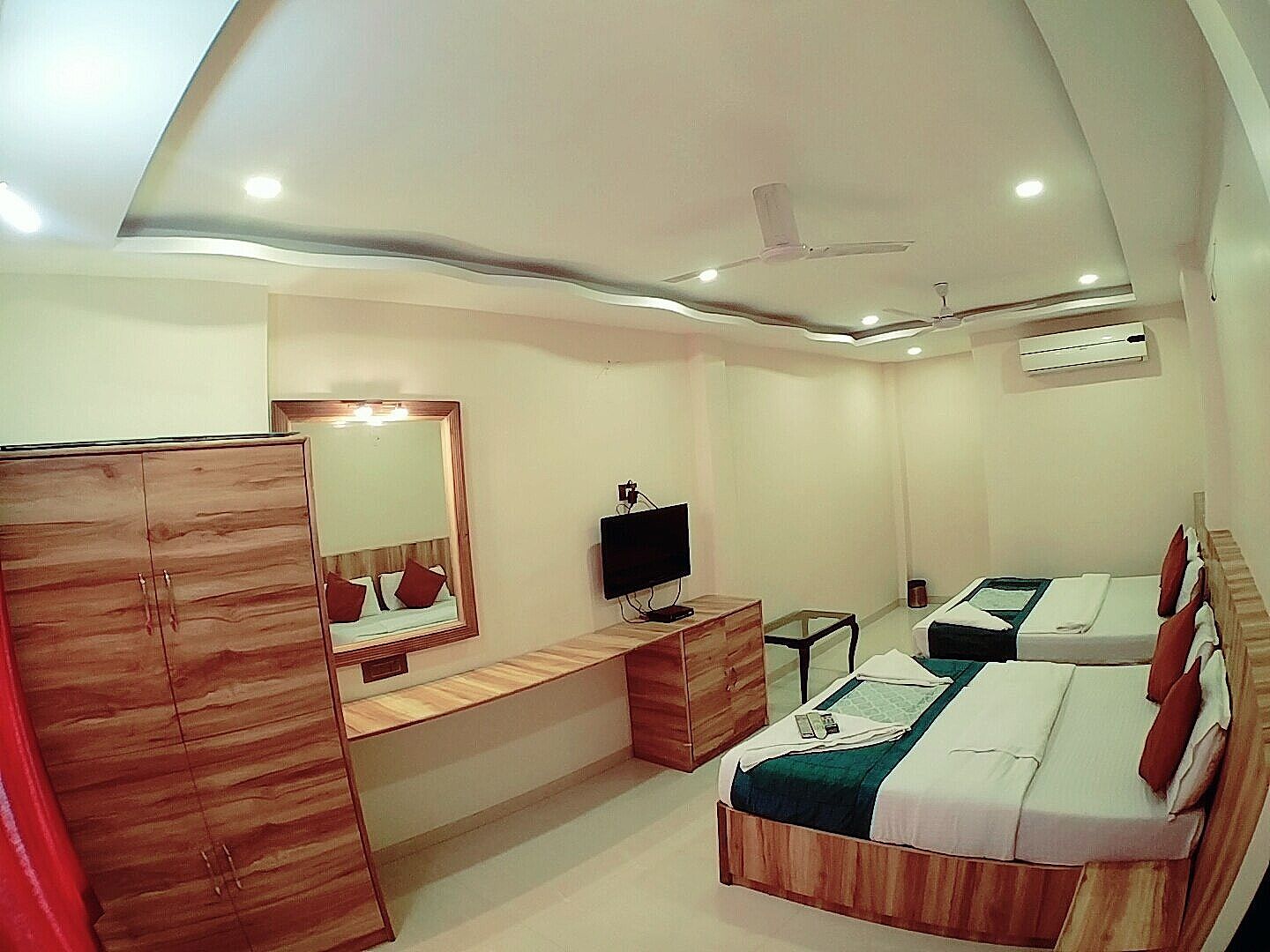 deluxe quadruple Room