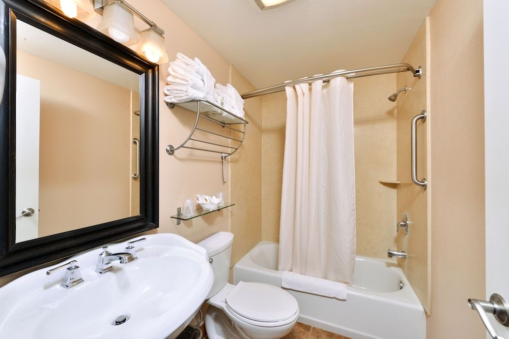 Dana Point Marina Inn Standard Room, 1 King Bed 6