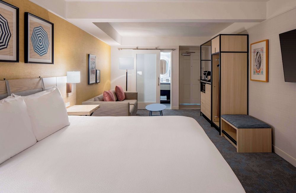 Room, 1 King Bed, Bathtub (Mobility & Hearing)