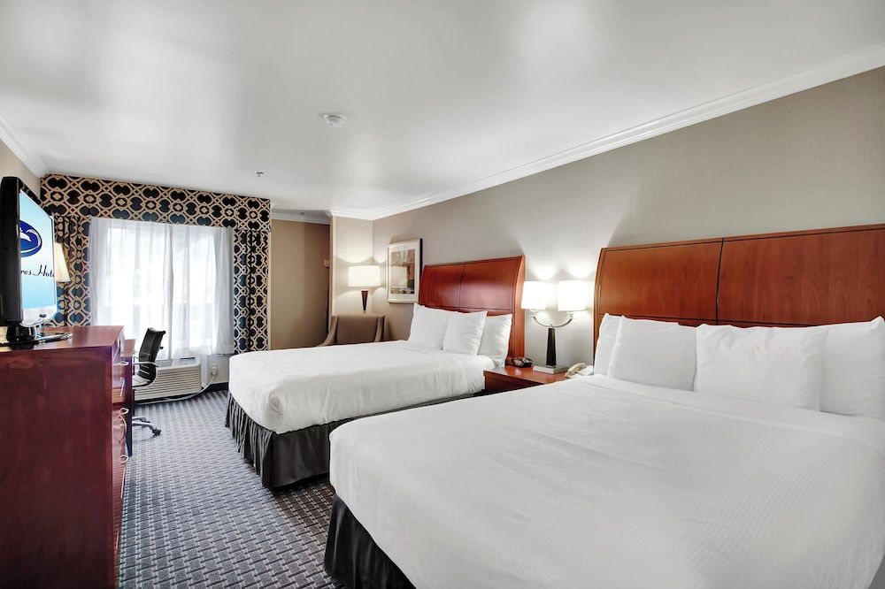 Standard Room, 2 Queen Beds, Non Smoking, Refrigerator