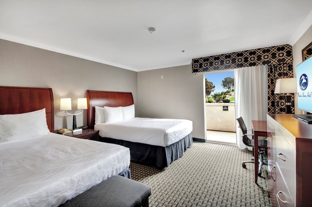 Suite, 2 Queen Beds, Non Smoking, Balcony (with Sofabed)