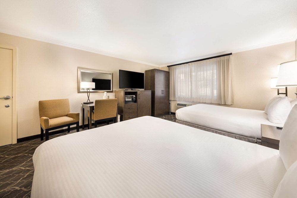 Standard Room, 2 Queen Beds, Non Smoking, Refrigerator & Microwave (Pet Friendly)
