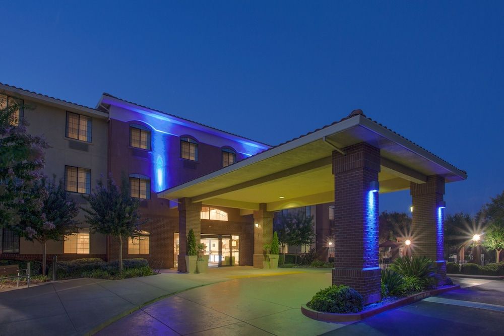 undefined Holiday Inn Express & Suites Davis - University Area by IHG 6