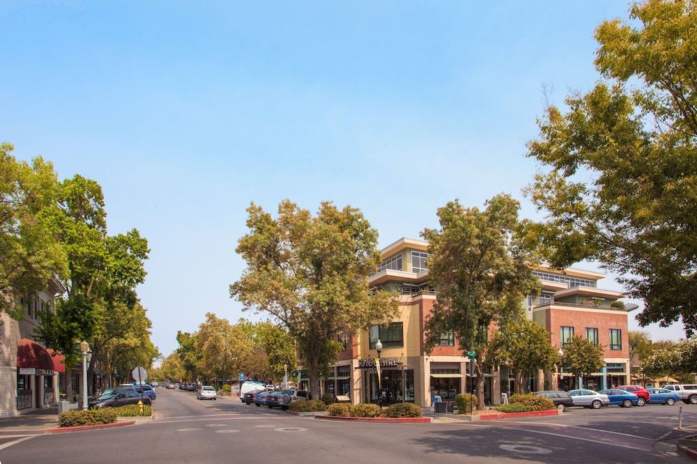 undefined Holiday Inn Express & Suites Davis - University Area by IHG 8