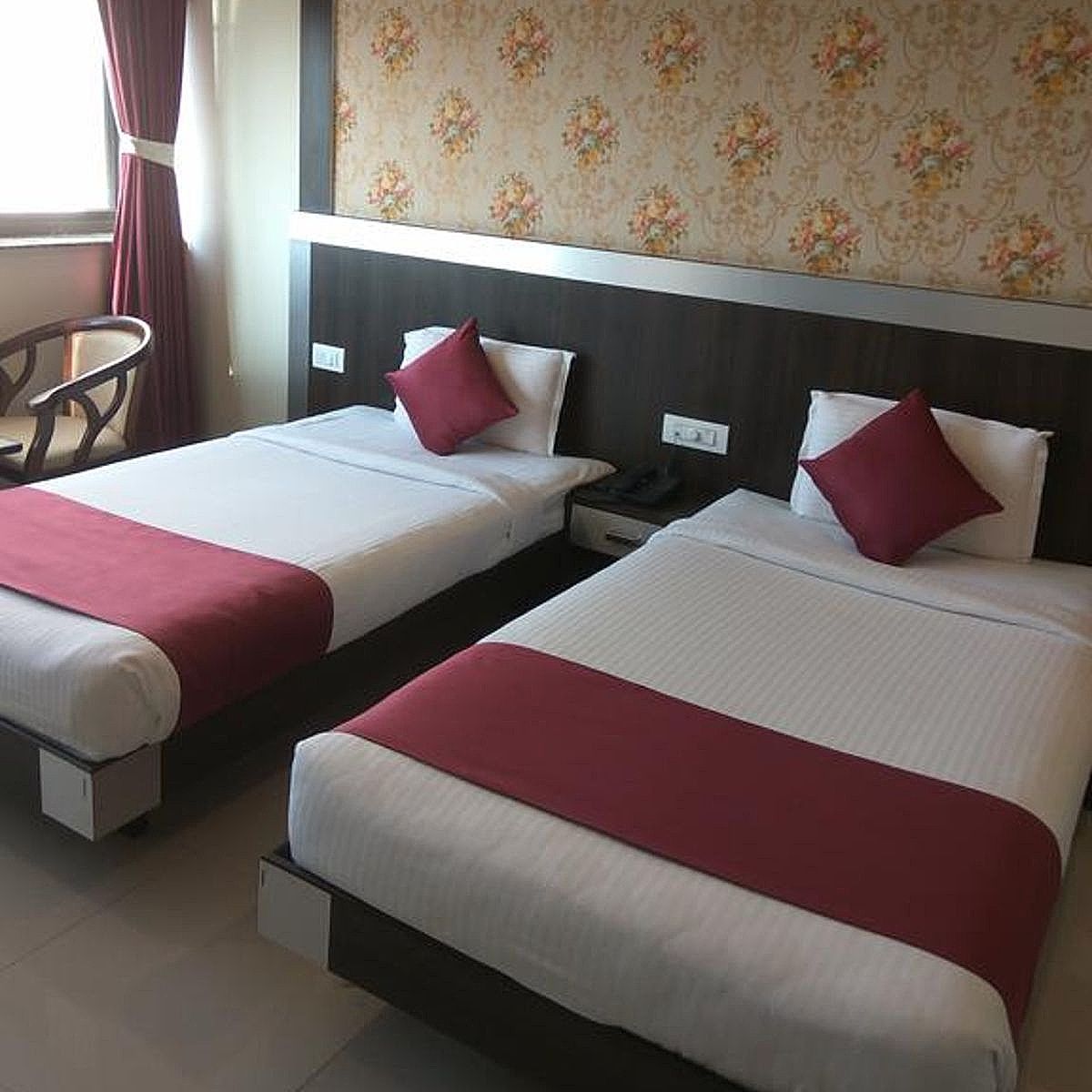 Olympia Inn Deluxe Double Room
