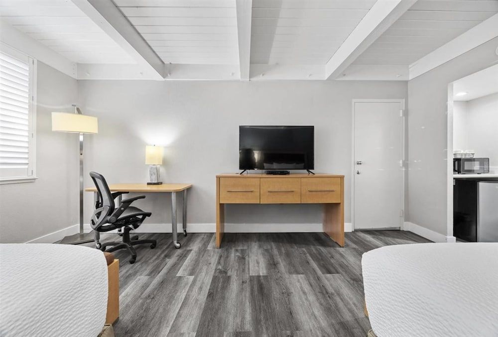 undefined Prodigy Hotel, a Days Inn by Wyndham 3