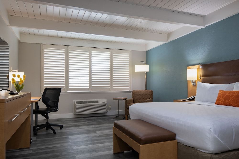 undefined Prodigy Hotel, a Days Inn by Wyndham 6