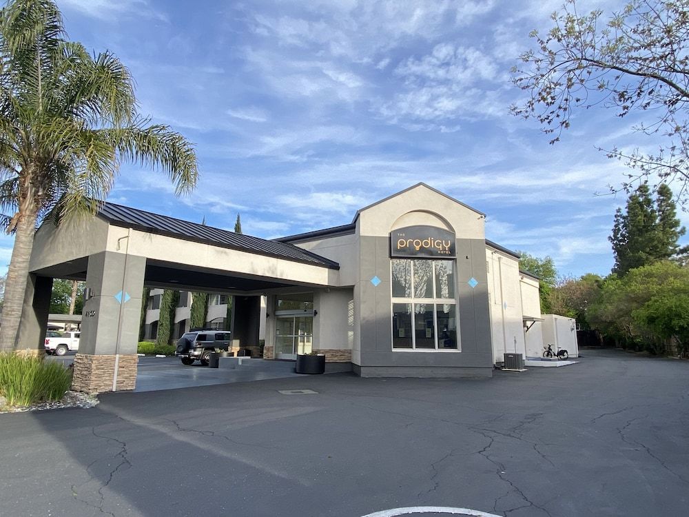 undefined Prodigy Hotel, a Days Inn by Wyndham 4