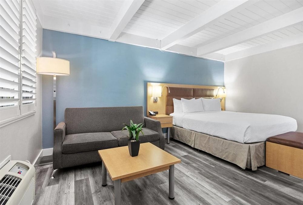 undefined Prodigy Hotel, a Days Inn by Wyndham 2