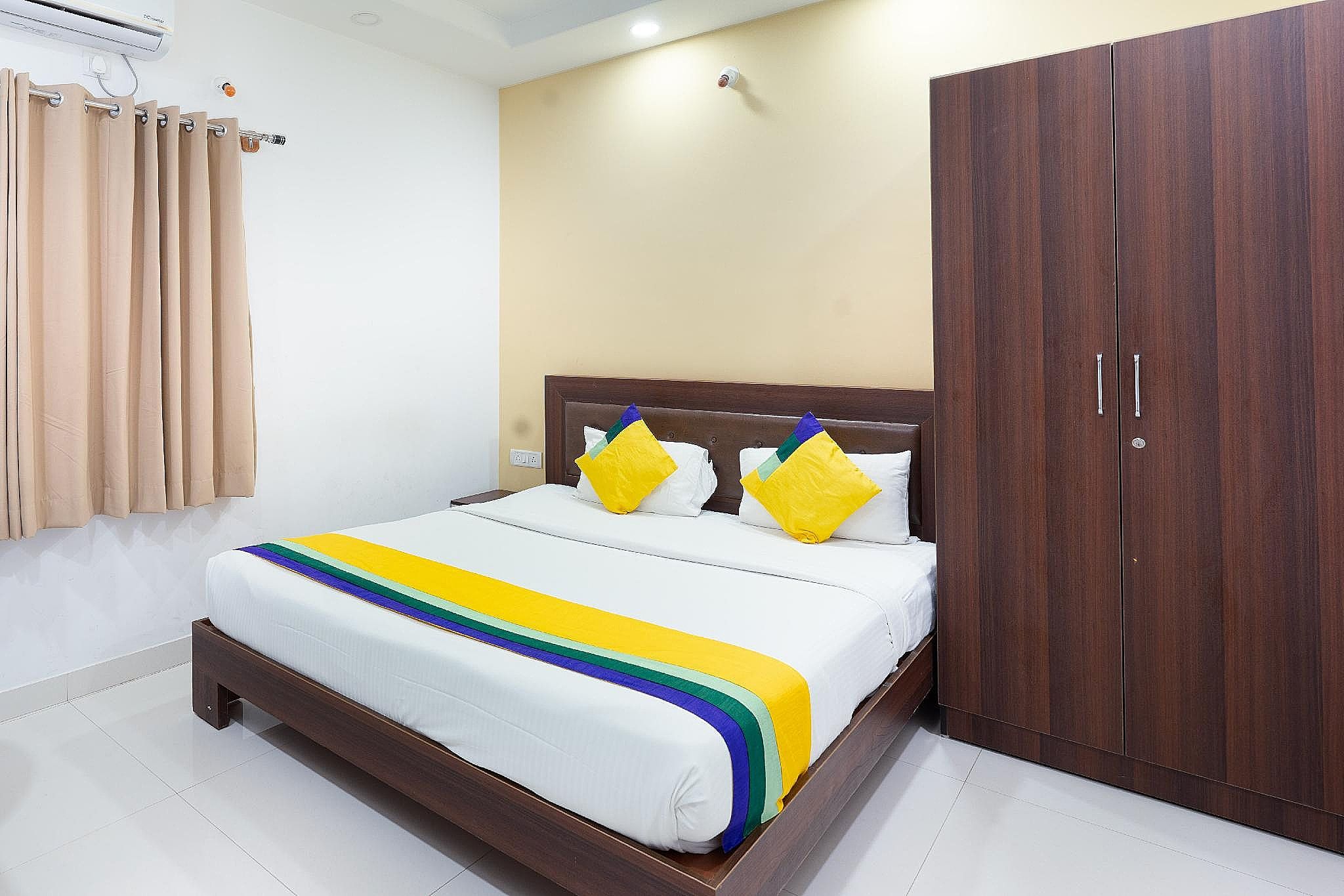 Itsy Hotels Worldtree Standard Double Room 13