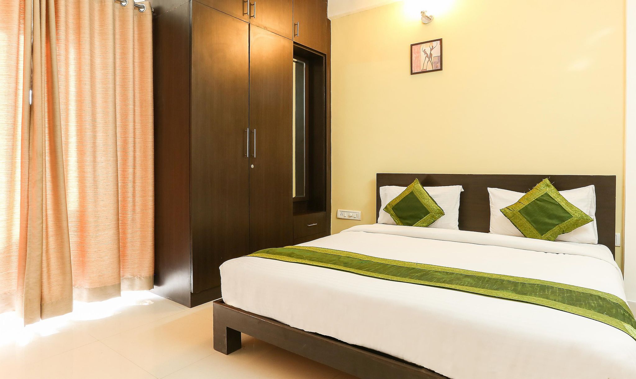 Itsy Hotels Worldtree Standard Double Room 4