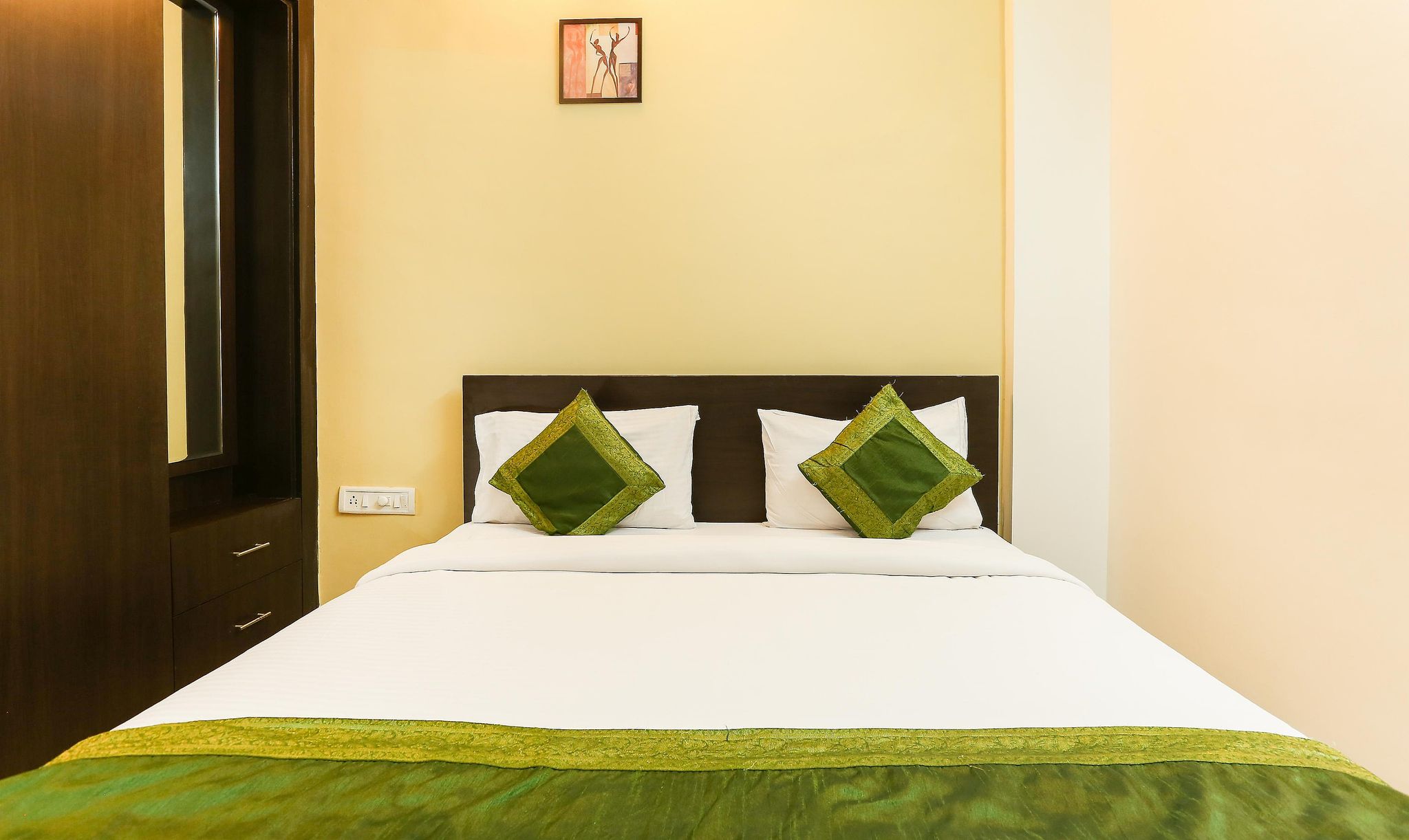 Itsy Hotels Worldtree Standard Double Room 5