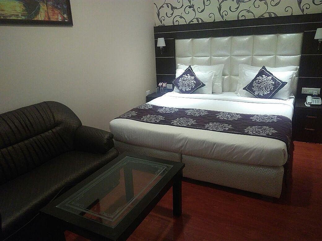 The Revanta Deluxe Room 4