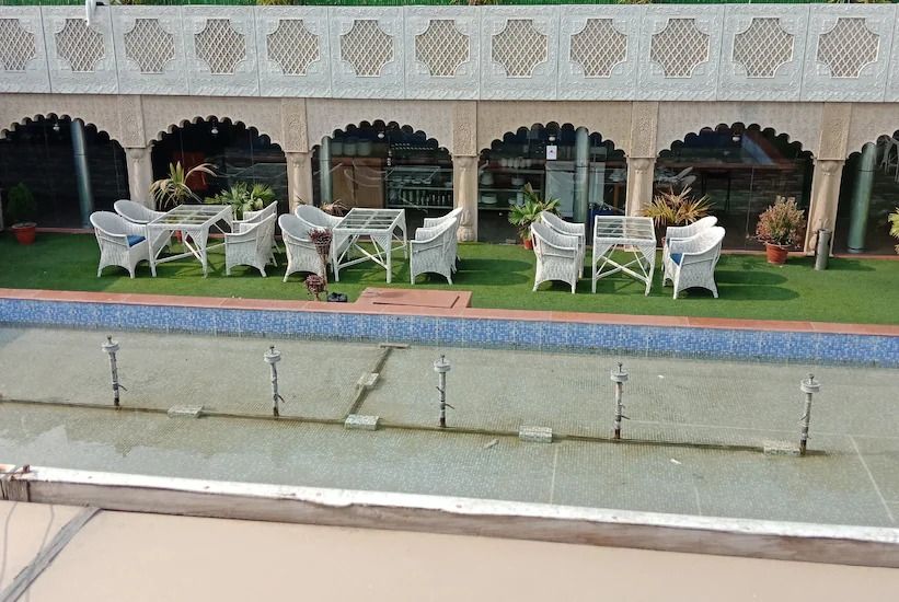 The Revanta Deluxe Room 5