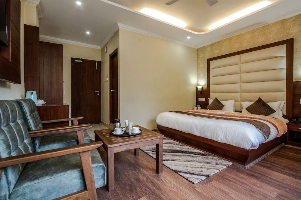 Hotel Hukam's Holiday Home Luxury Room Without Balcony 2