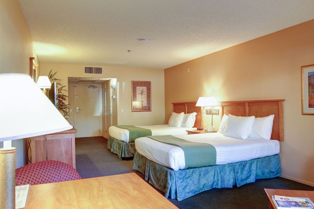 Room, 2 Queen Beds, Balcony, Mountain View (Mountain View Double Room)
