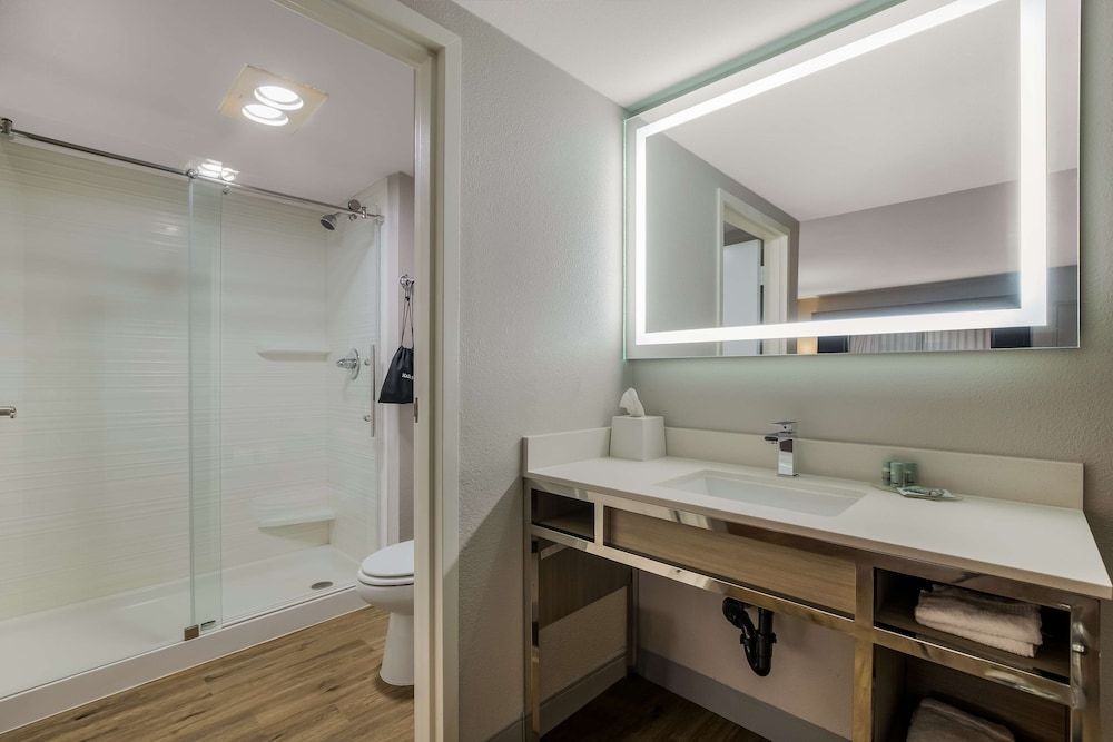 Best Western Diamond Bar Hotel & Suites Standard Room, 2 Queen Beds, Accessible, Non Smoking (Walk-in Shower;Freeway Side) 4