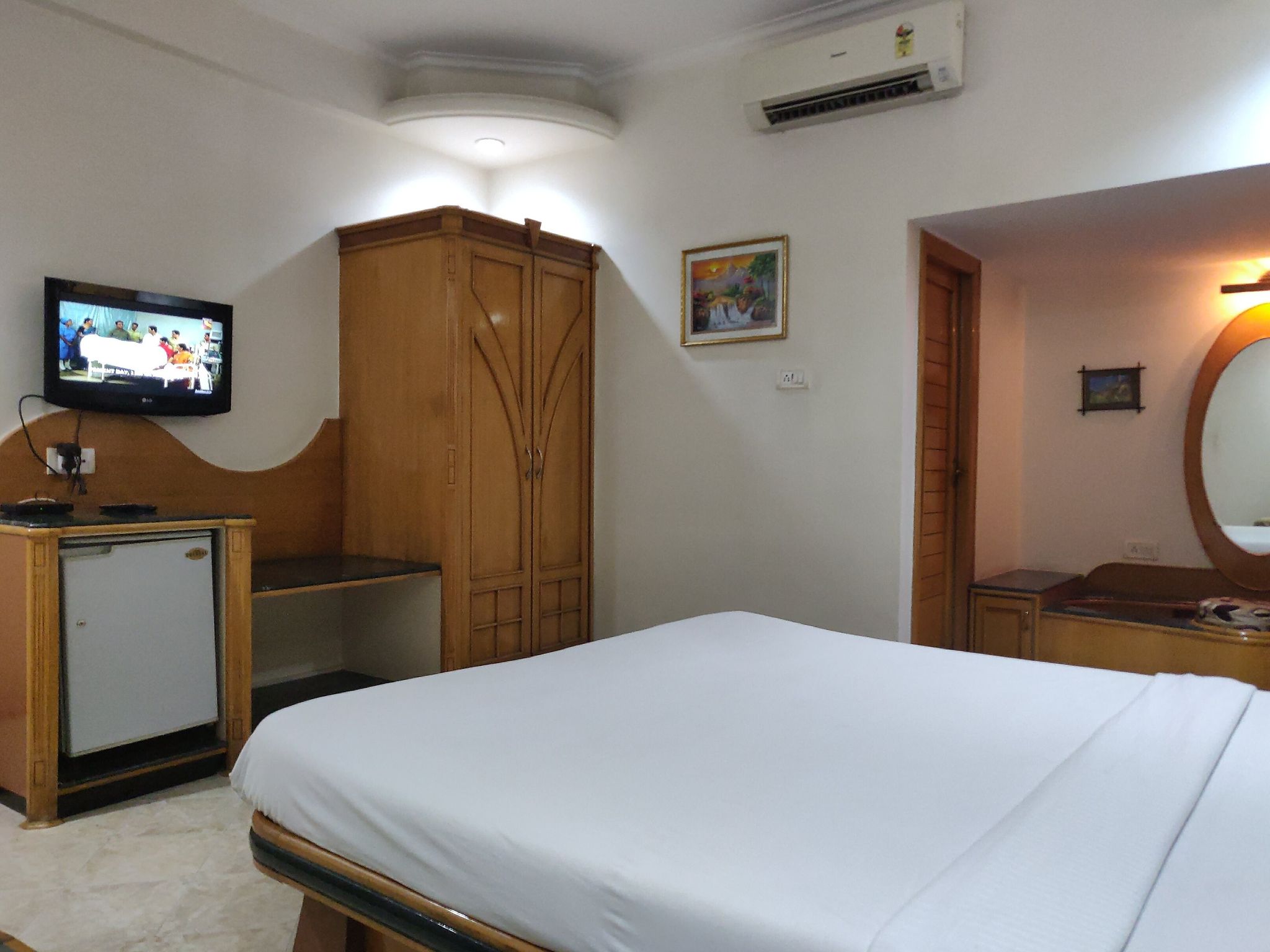 Hotel Sudarshan Deluxe Room 10