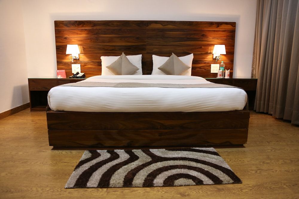 Suite, 1 King Bed, 2 Bathrooms, City View