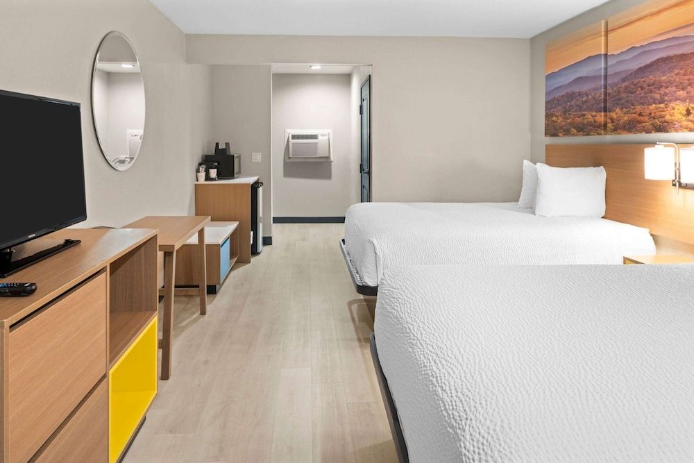 Room, 2 Queen Beds, Accessible, Non Smoking (Roll-In Shower)