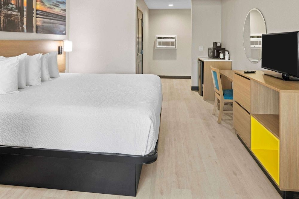 Standard Room, 1 King Bed
