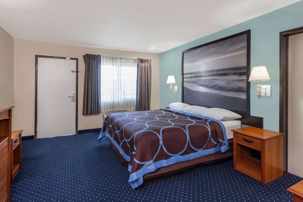 Standard Room, 1 King Bed